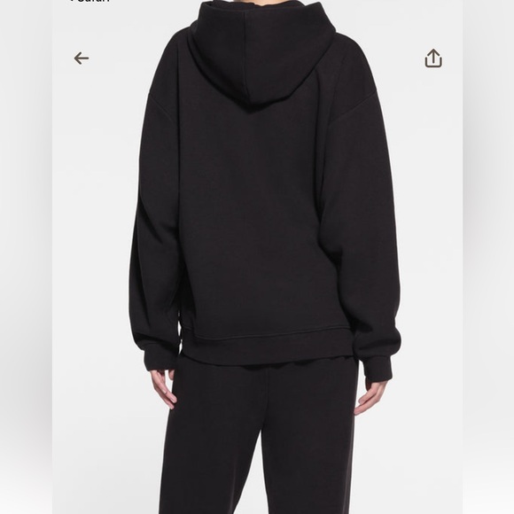 SKIMS. NWT. Cotton fleece oversized pullover hoodie in onyx. - Picture 3 of 8